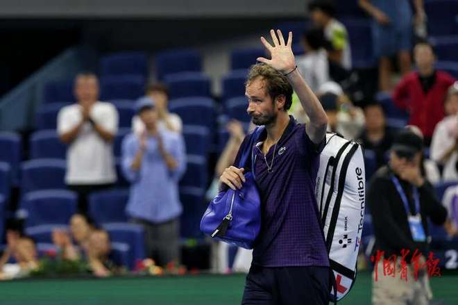 意大利网球队轻取西班牙网球队,梅德韦杰夫送出助攻的简单介绍 意大利网球队轻取西班牙网球队,梅德韦杰夫送出助攻的简单介绍