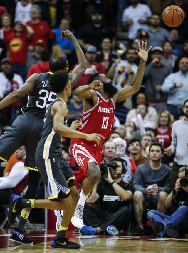 包含游泳迎来宿敌之战，恩怨再续的词条