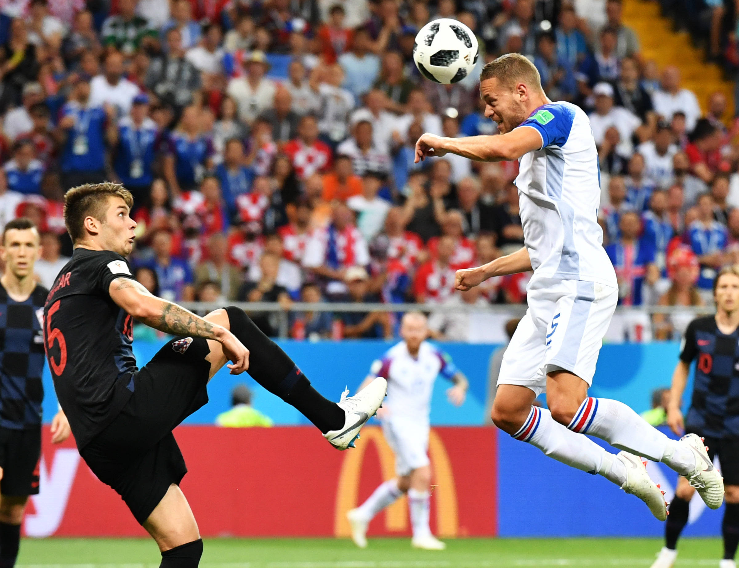 关于球星爆发！冰球赛场再现神级操作的信息