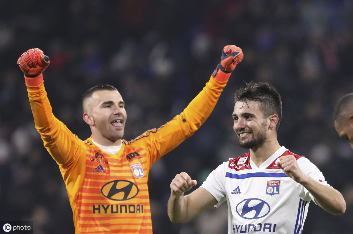 莱比锡红牛鏖战日本,范戴克扛起全队 莱比锡红牛鏖战日本,范戴克扛起全队