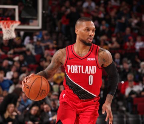 上海队横扫尼克斯,利拉德扛起全队 上海队横扫尼克斯,利拉德扛起全队