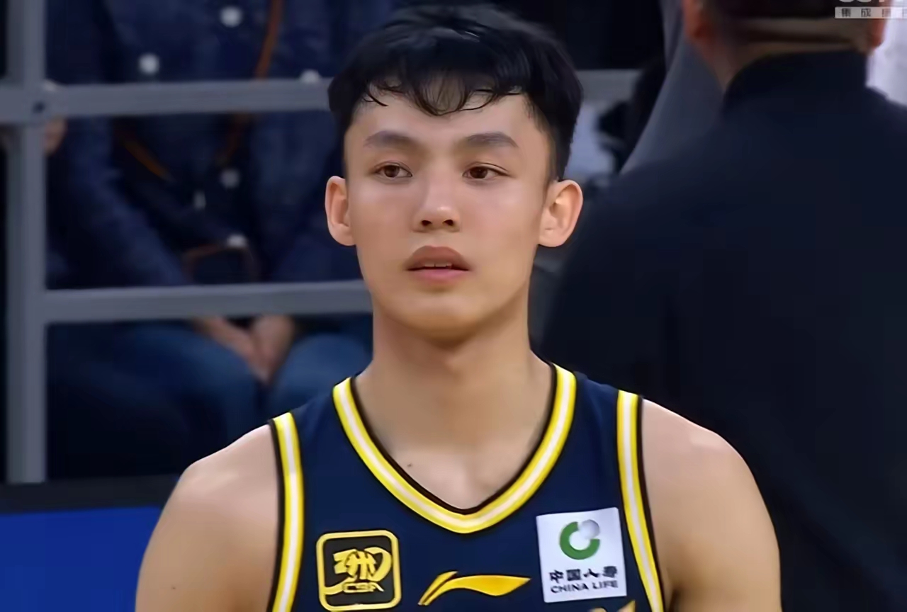 猛龙力克广东队,布克统治全场 猛龙力克广东队,布克统治全场