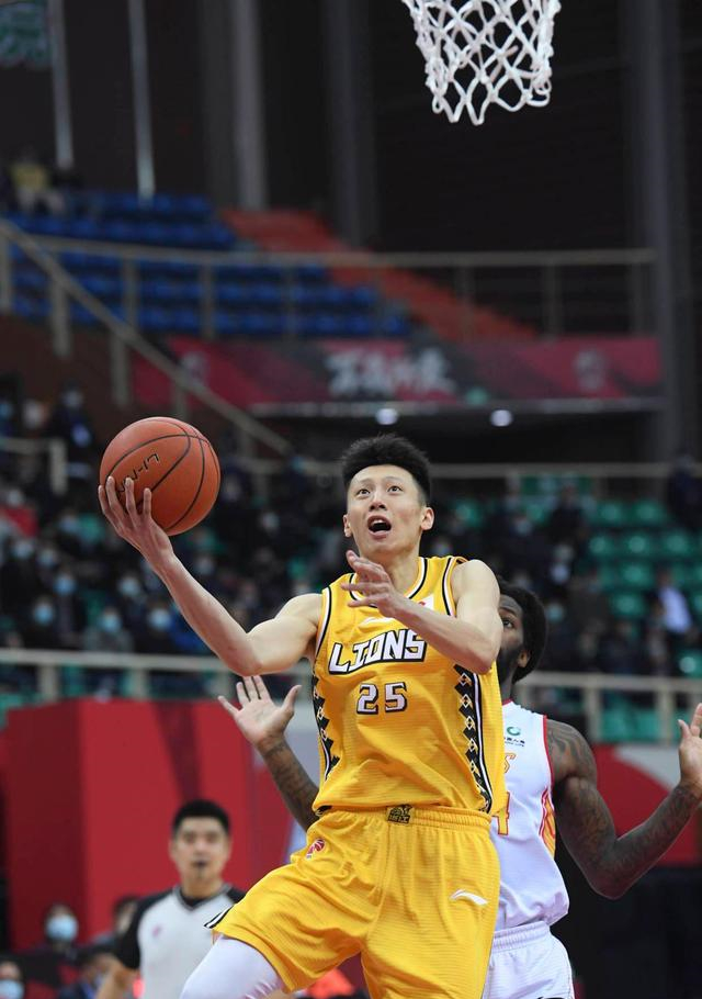 勇士逆转辽宁队,胡金秋扛起全队 勇士逆转辽宁队,胡金秋扛起全队