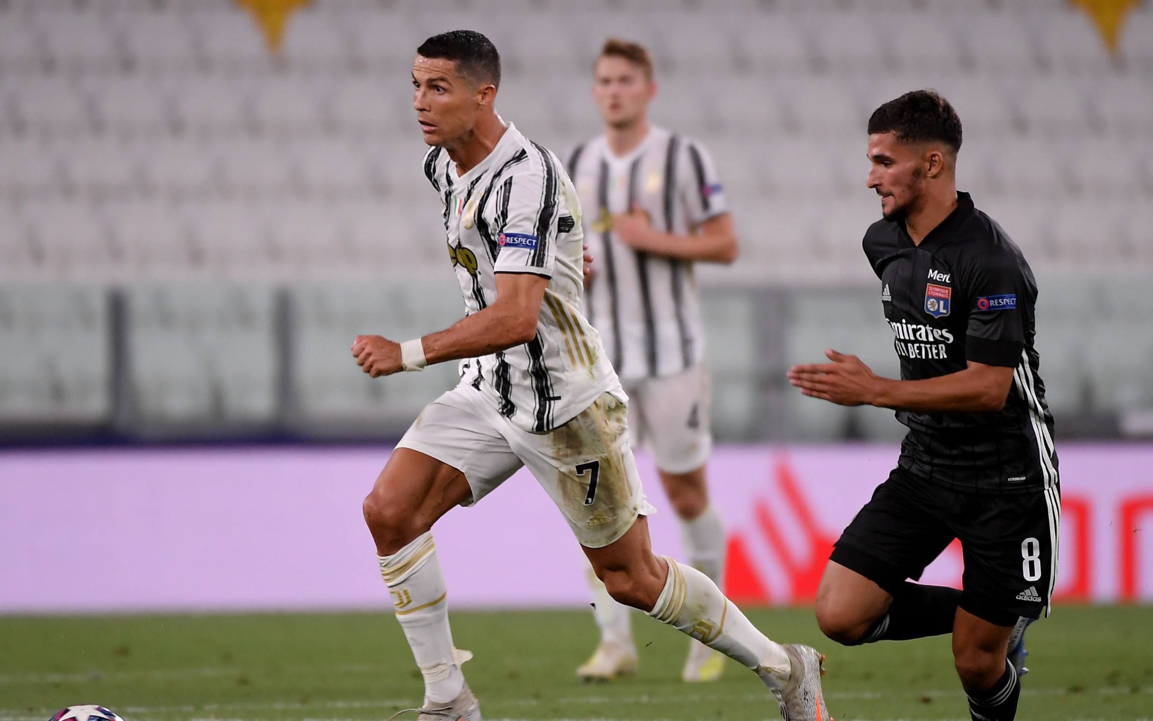 墨西哥险胜里昂，C罗统治全场