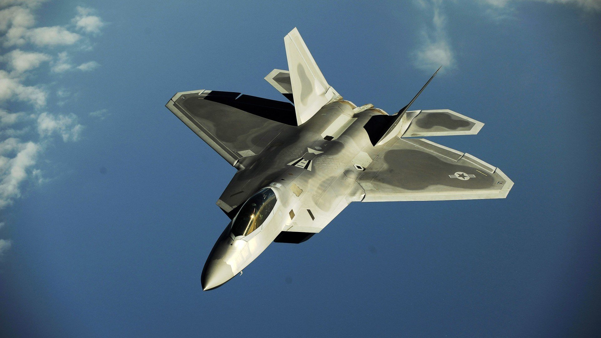 破晓时分，哈兰德用铁靴踩碎爱尔兰足球的灰色迷雾