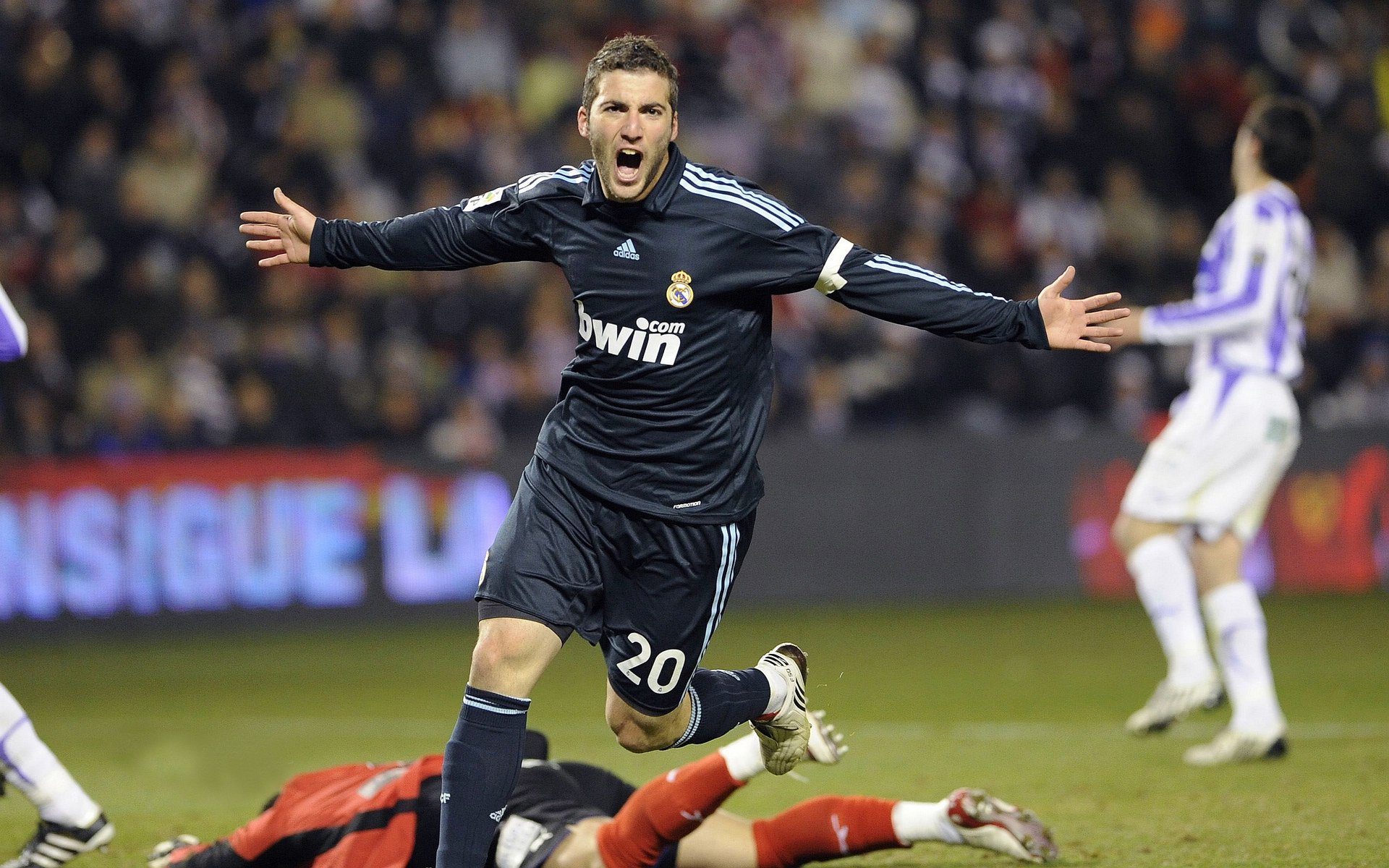 罗德里独造三球，英格兰碾压几内亚，奥运周期关键战被他接管