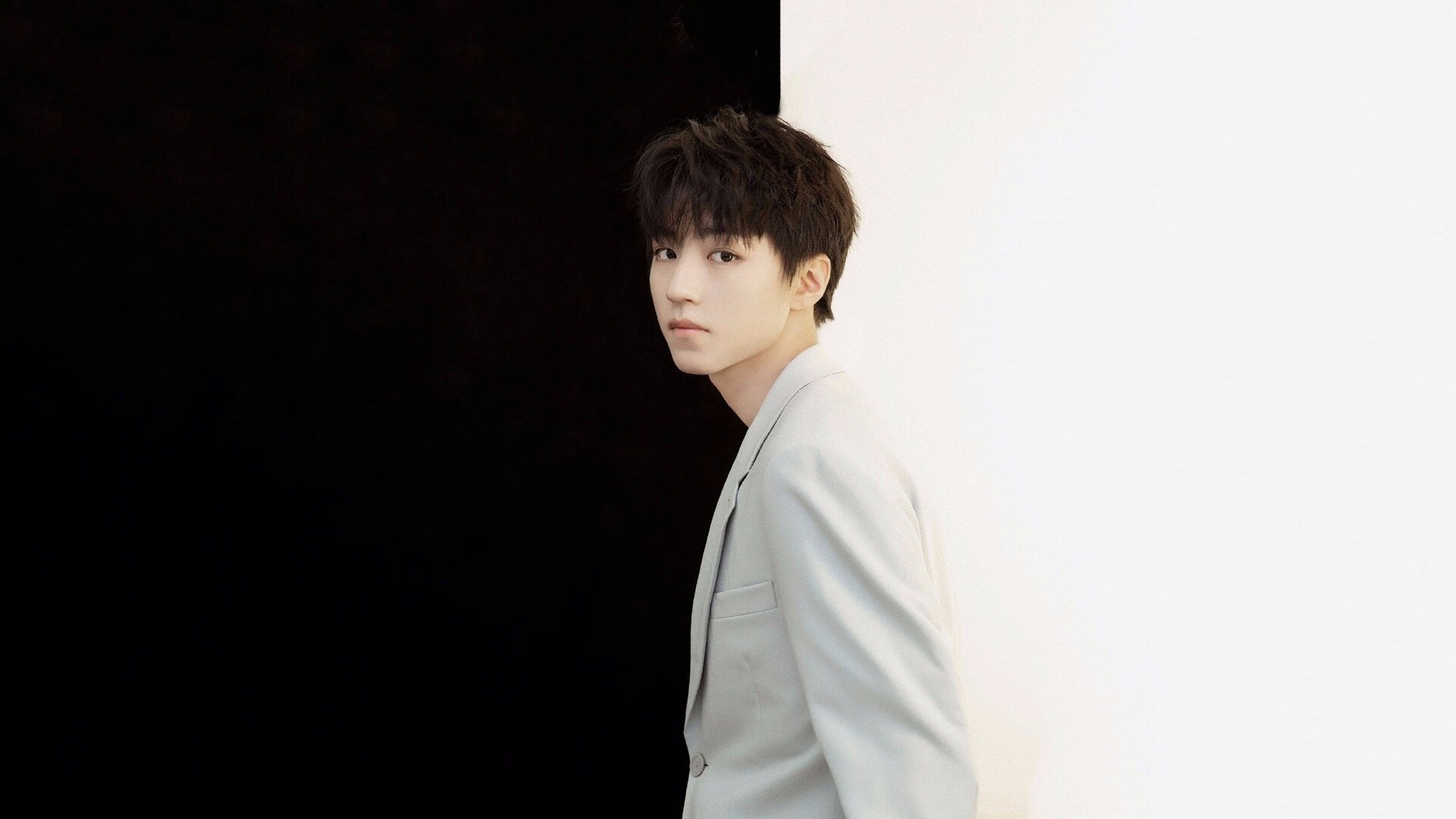 一球越千年，阿坎吉惊天一击，如何在终场哨前重构两国足球记忆