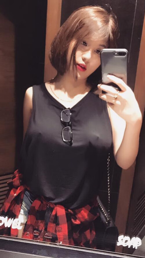 红龙归巢之夜,当威尔士轻取乌拉圭,莱万在卡迪夫写下不朽注解